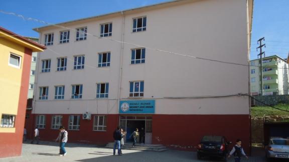 Dilovası Kaymakamı Hulusi ŞAHİN ve İlçe Milli Eğitim Şube Müdürü Songül DERELİ Mehmet Zeki Obdan Ortaokulunu ziyaret ettiler.