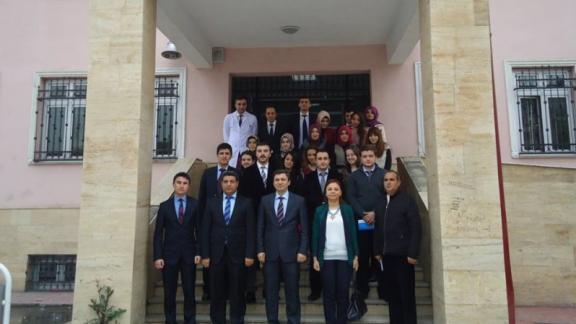 Dilovası Kaymakamı Hulusi ŞAHİN ve İlçe Milli Eğitim Müdürü Murat BALAY Mehmet Akif Ersoy İmam Hatip Ortaokulunu ziyaret ettiler.