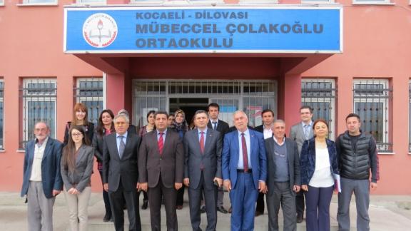 Dilovası Kaymakamı Hulusi ŞAHİN ve İlçe Milli Eğitim Müdürü Murat BALAY Mübeccel Çolakoğlu Ortaokulunu ziyaret ettiler.