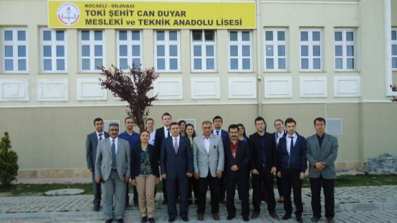 Dilovası Kaymakamı Hulusi ŞAHİN ve İlçe Milli Eğitim Şube Müdürü Songül DERELİ TOKİ Şehit Can Duyar Mesleki ve Teknik Anadolu Lisesini ziyaret ettiler.