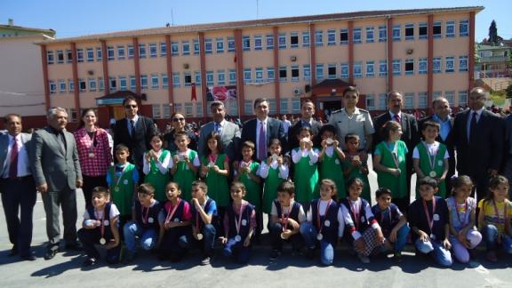 Geleneksel Çocuk Oyunları Şenliği Mehmet Zeki Obdan İlkokulunda Yapıldı.