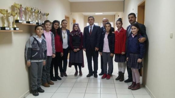 Dilovası Kaymakamı Hulusi Şahin ve İlçe Milli Eğitim Müdürü Murat Balay Mehmet Zeki Obdan Ortaokulunu ziyaret etti.