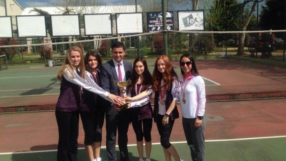 ENKA Teknik Okulları Tenis Turnuvasında Kocaeli birincisi oldu.