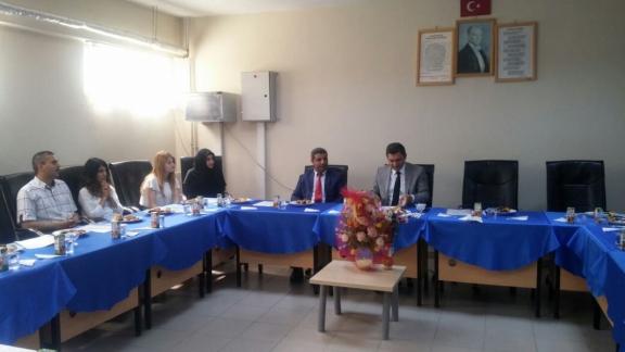 Dilovası Kaymakamı Hulusi Şahin ve İlçe Milli Eğitim Müdürü Murat Balay Can Gülmen İlkokulunu ziyaret etti.