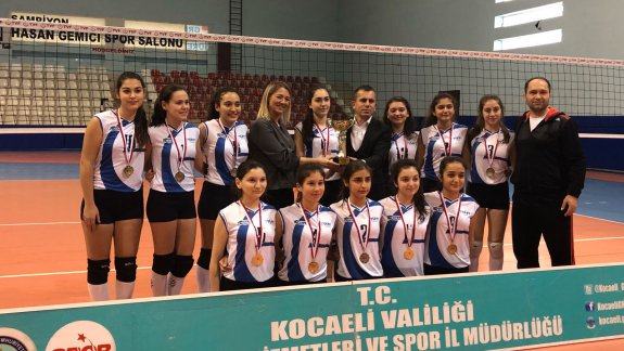 Özel Enka Mesleki ve Teknik Anadolu Lisesi Kız voleybol takımımız il birincisi oldu.
