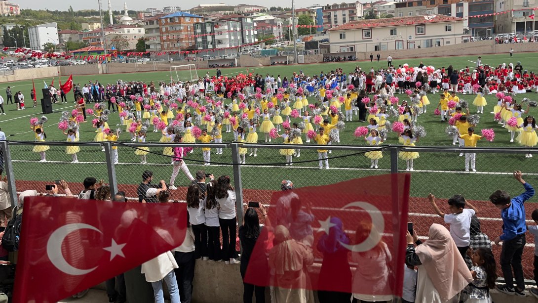 23 Nisan Ulusal Egemenlik ve Çocuk Bayramı Şehit Nihat Karadaş Stadında Büyük Bir Coşkuyla Kutlandı