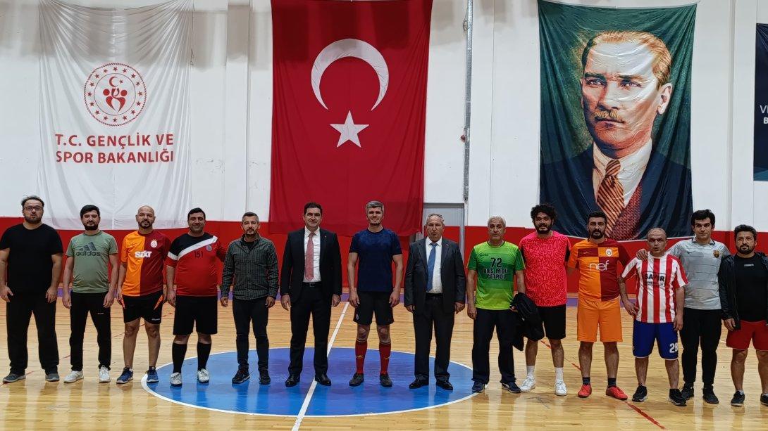 DİLOVASI ÖĞRETMENLER ARASI SPOR MÜSABAKALARINA START VERİLDİ.